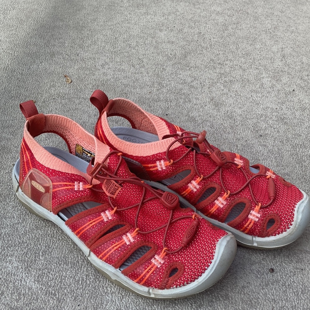 Keen American Nuuk y sandals  shoes size 81/2